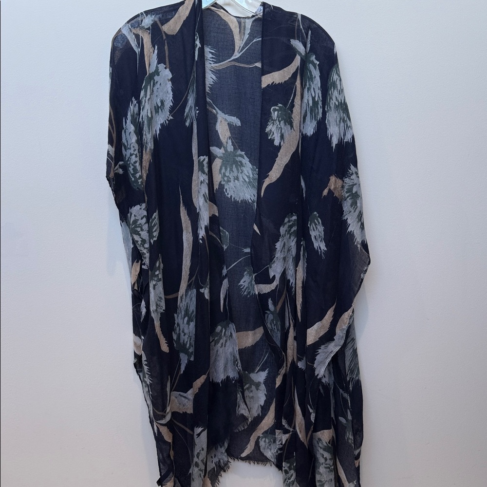 Chic Black Floral Cape for Women